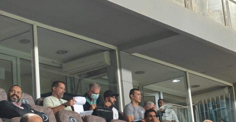 الجهاز الفني لمنتخب مصر يتابع مباراة الزمالك