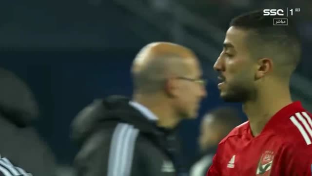 خالد عبد الفتاح يحصل علي قميص ناتشو بعد مباراة الاهلي وريال مدريد