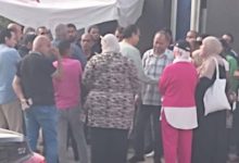 3. احتجاج في فرع الأهلي بالشيخ زايد اعتراضًا على ضعف الرواتب
