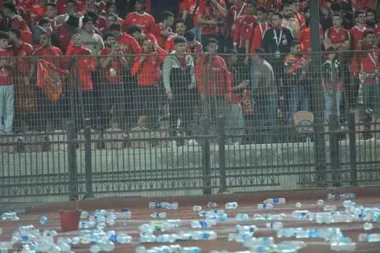 الاتحاد الأفريقي يحيل أحداث مباراة الأهلي والجيش الملكي للجنة التأديبية