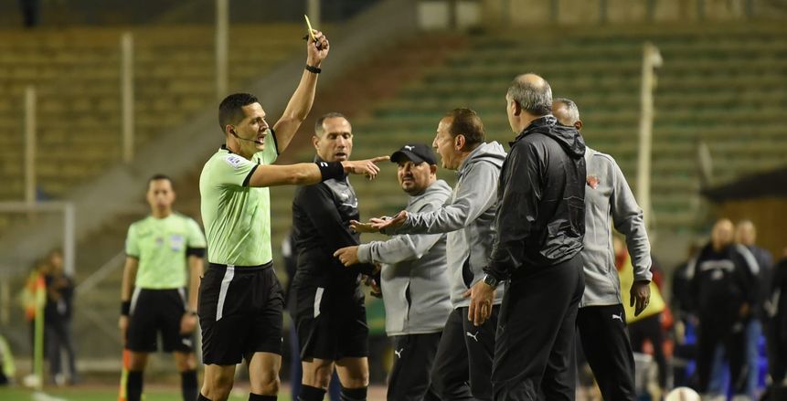 حكم مباراة الأهلي وسيراميكا 