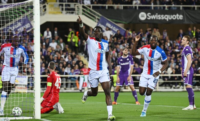 كريستال بالاس يتأهل لنصف نهائي