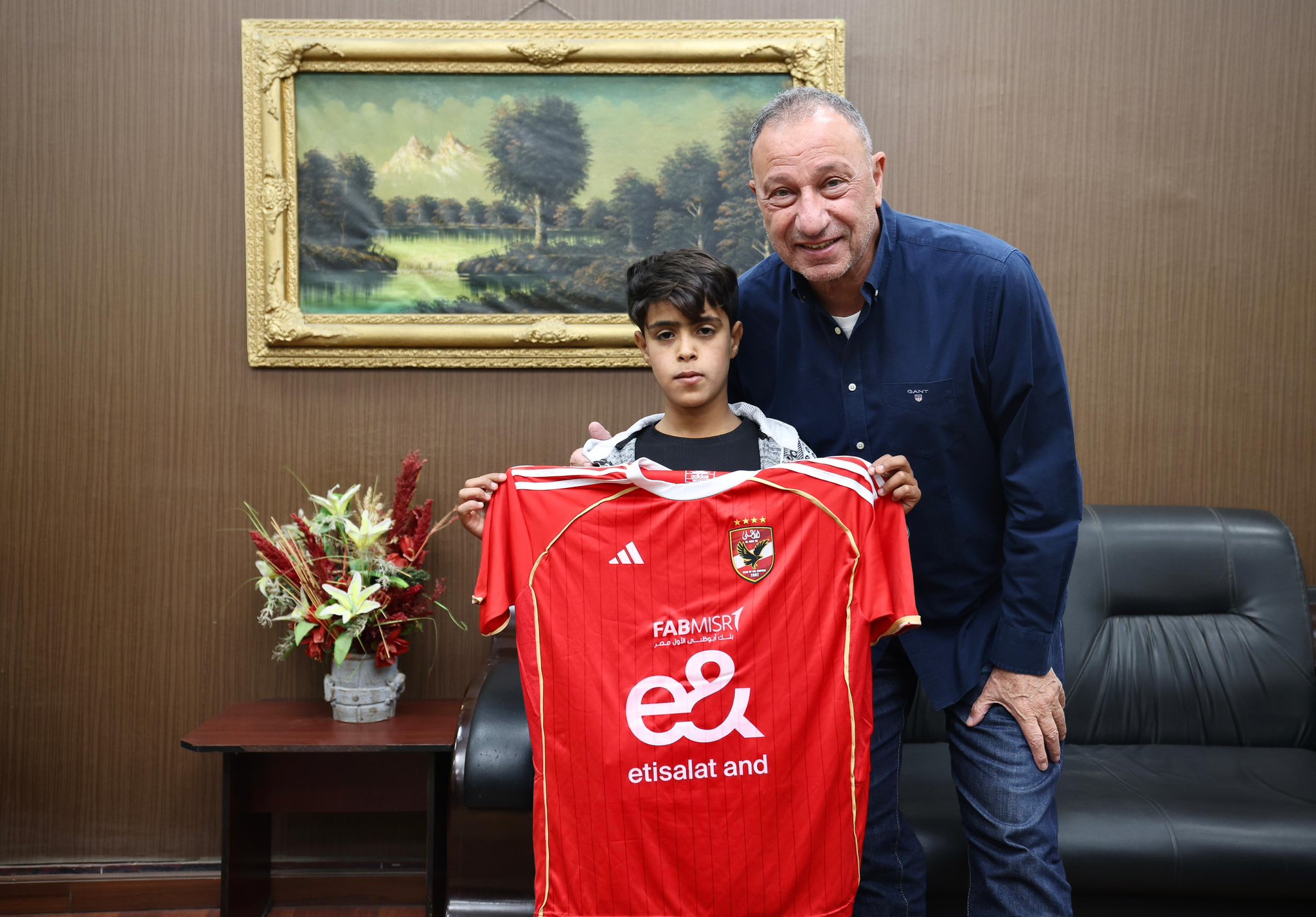 الخطيب يزور مشجع الأهلي