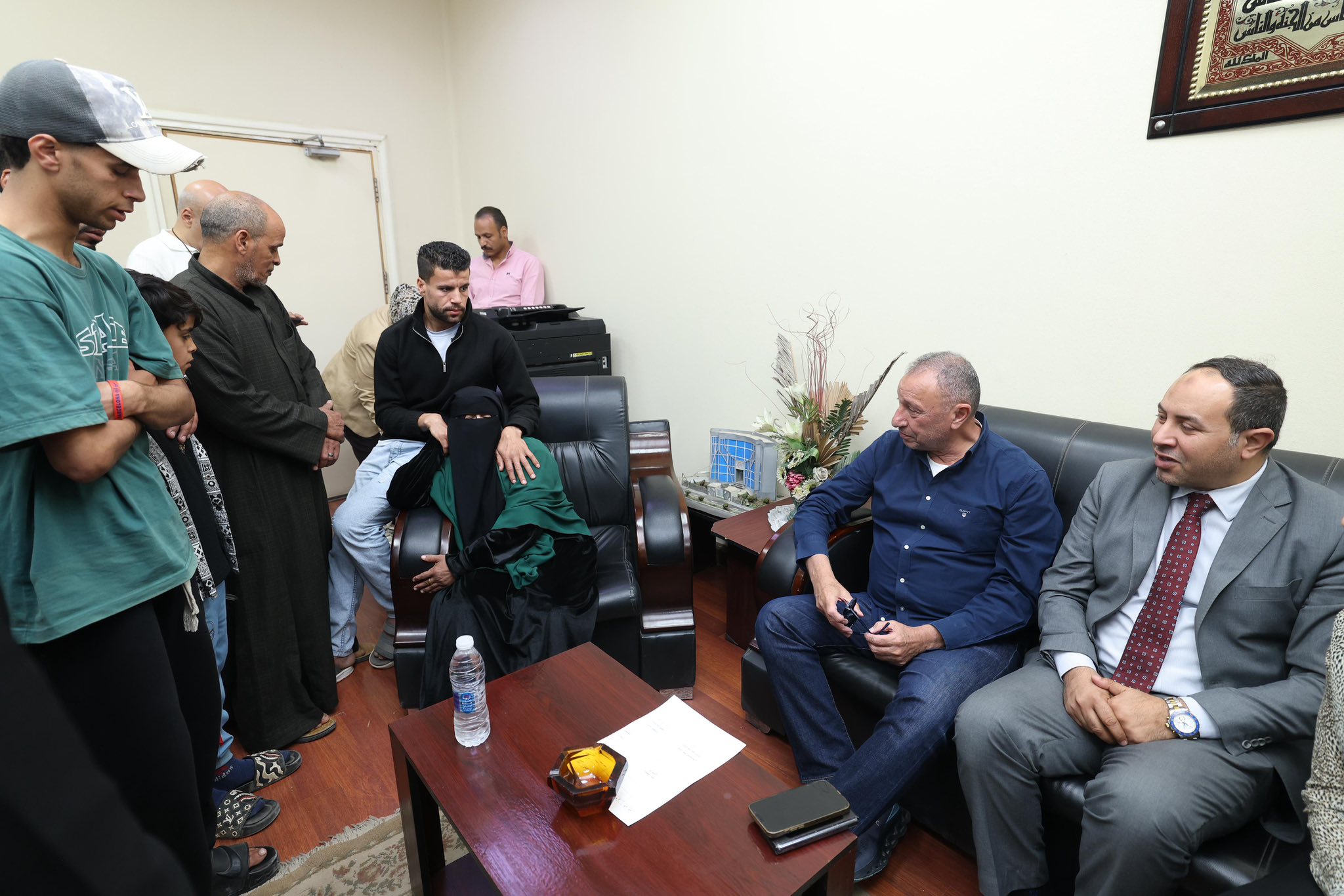 الخطيب يزور مشجع الأهلي