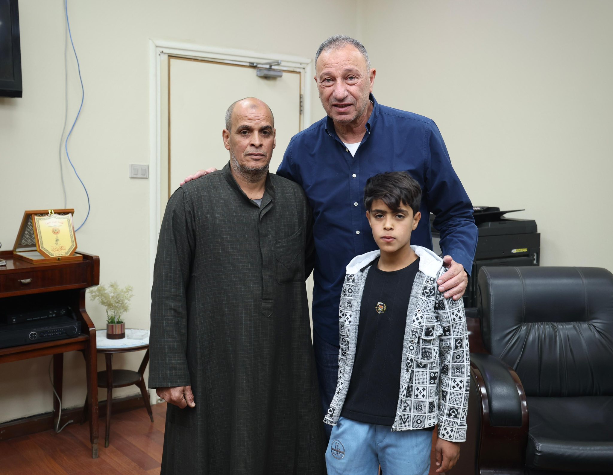 الخطيب يزور مشجع الأهلي