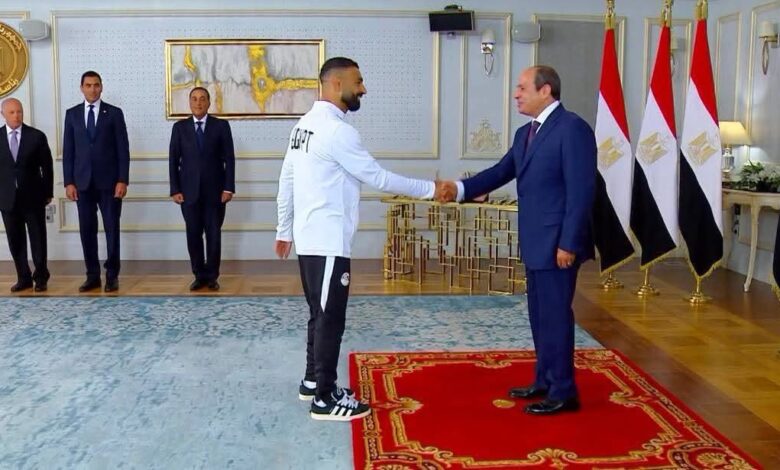 الرئيس السيسي يكرم لاعبي مصر